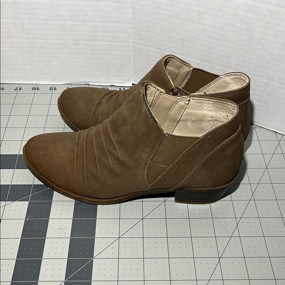 Life Stride Tan Ankle Booties - Picture 3 of 8